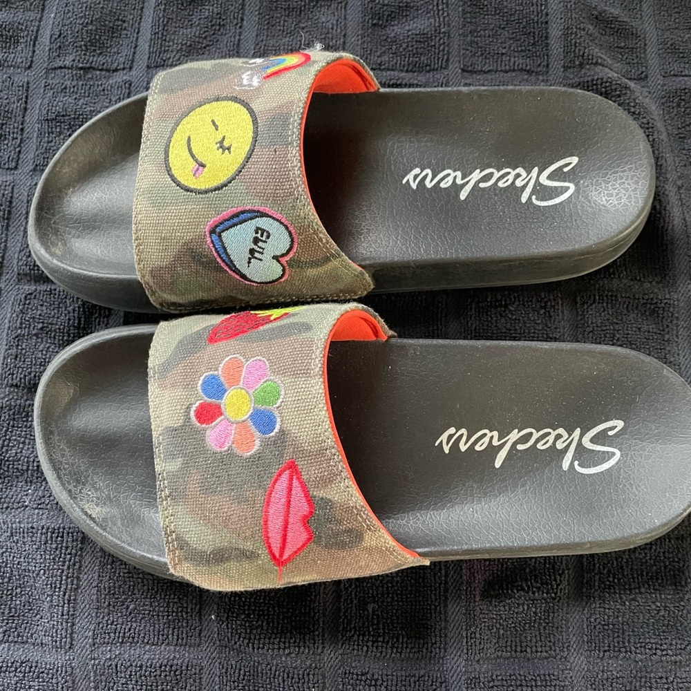 Skechers Women's Camo Emoji Slide Sandals - Black and Multicolor size 9 - Picture 2 of 5